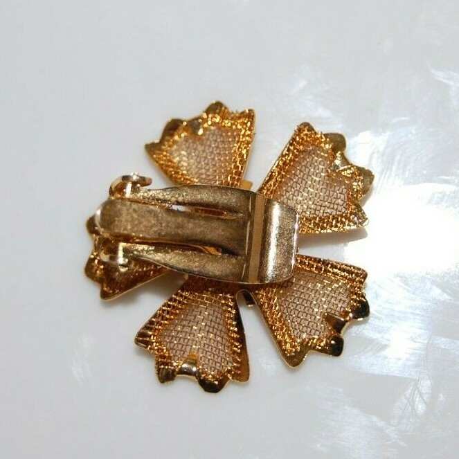 ELEGANT VTG COUTURE GOLDEN MESH FLOWER RAINBOW RHINESTONE STATEMENT CLIP EARRING