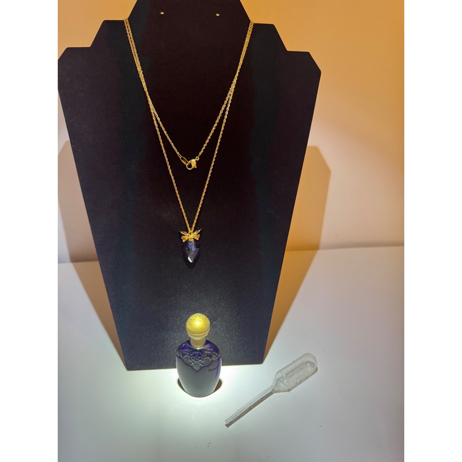 Avon Mesmerize Perfume Necklace Set w/ Full Mini Perfume NIB Vintage 1990s