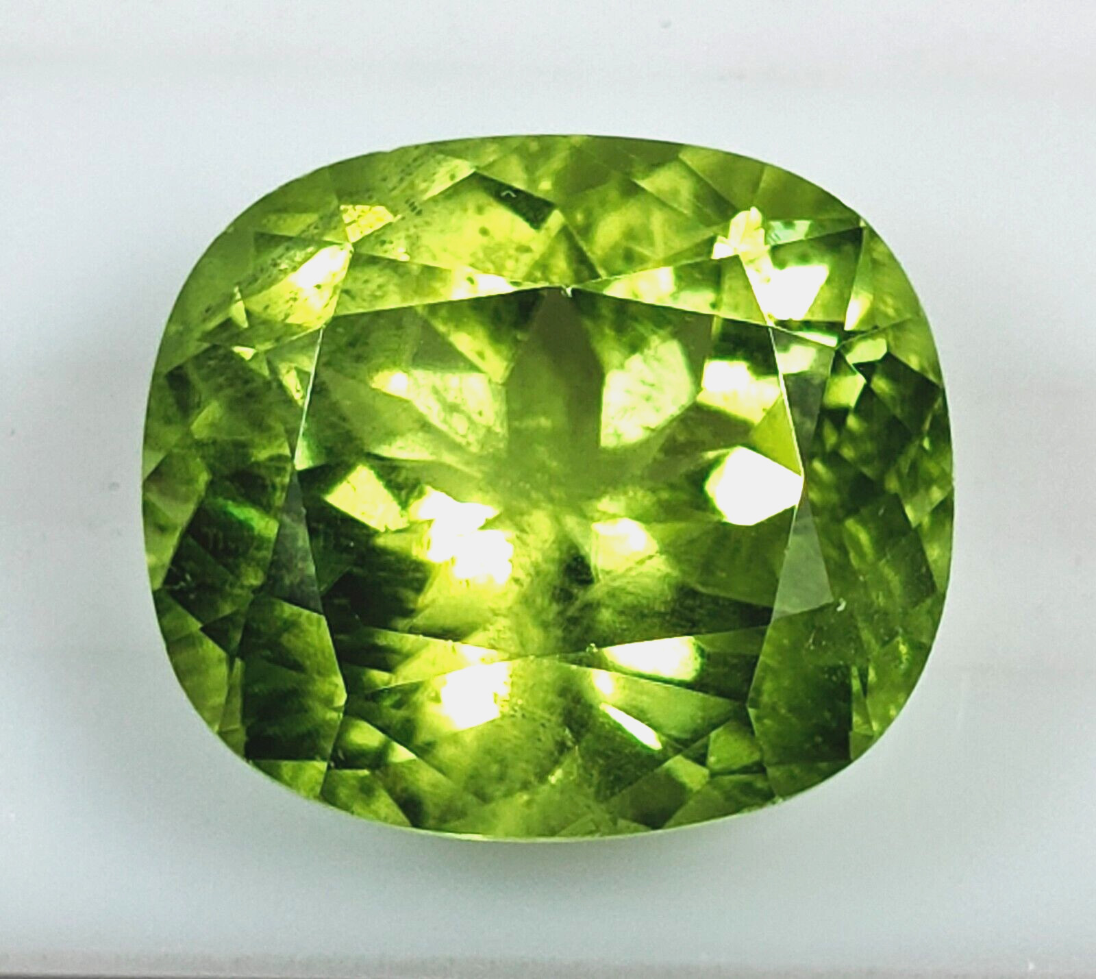 NATURAL PAKISTAN PERIDOT 10.16Cts BEAUTIFUL LUSTER GOOD COLOR CUSHION LOOSESTONE