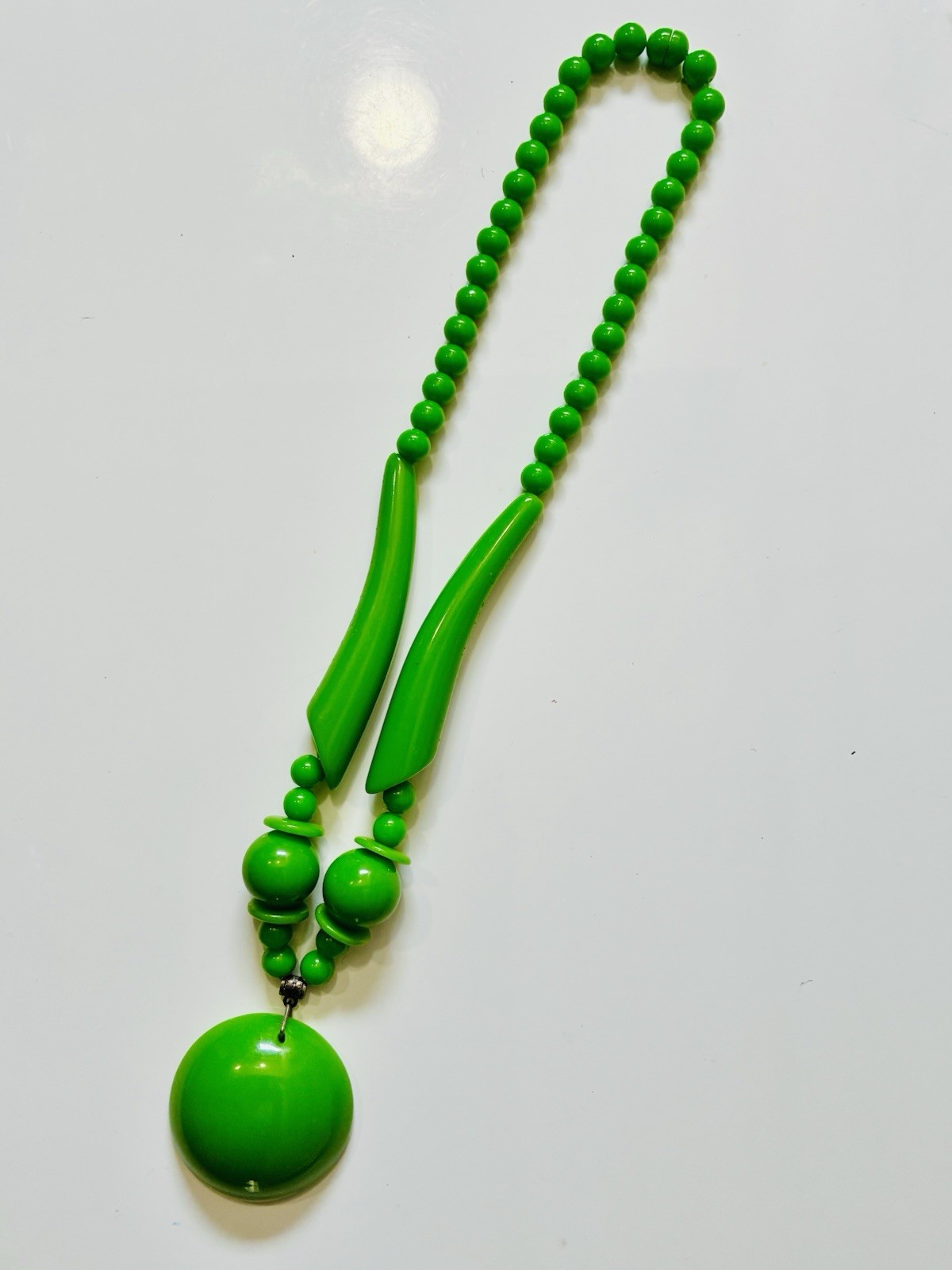 Green Plastic Beaded Statement Necklace, Round Pendant, Adjustable, No Stone