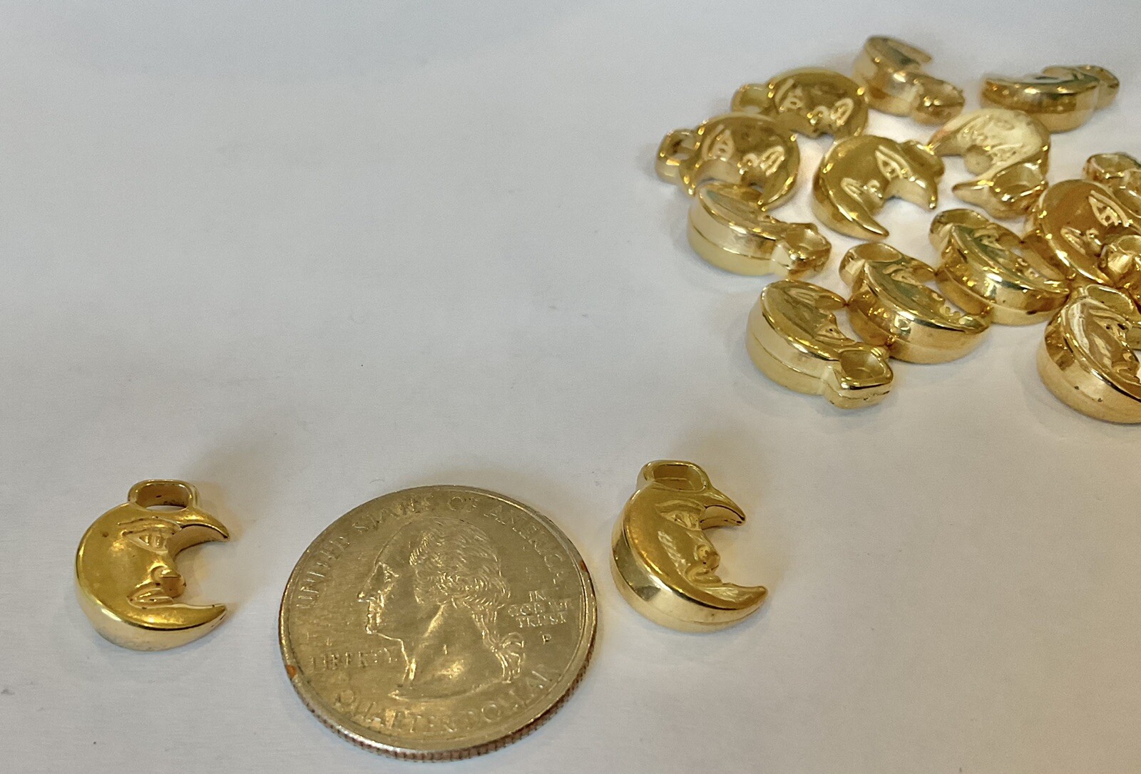 18 MM PLEXI PLATED CHARMS MOON GOLD 100 PCS $9.99