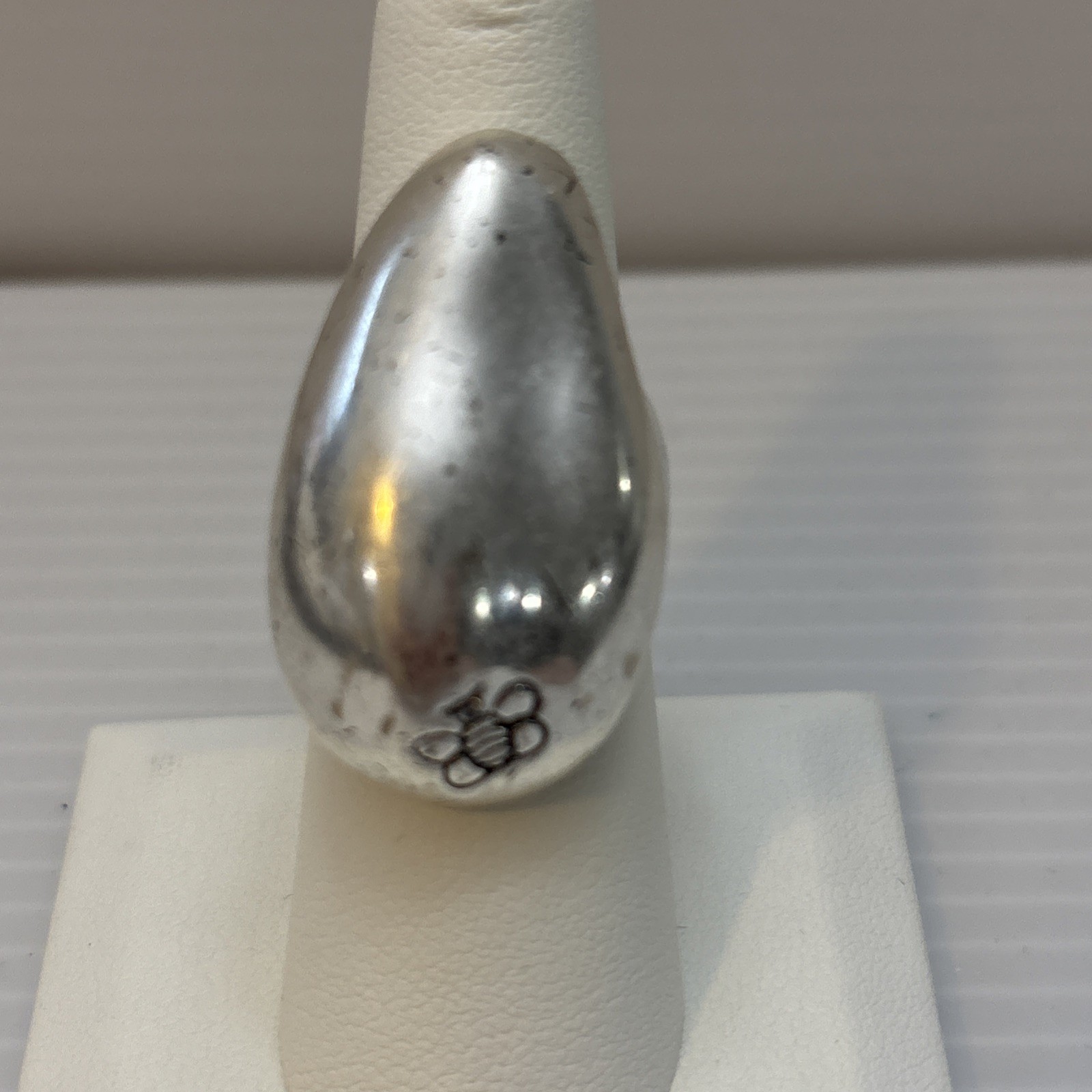 Bella Uno Silver Tone Ring Domed Bee Statement Ring Size 6.75 Jewelry