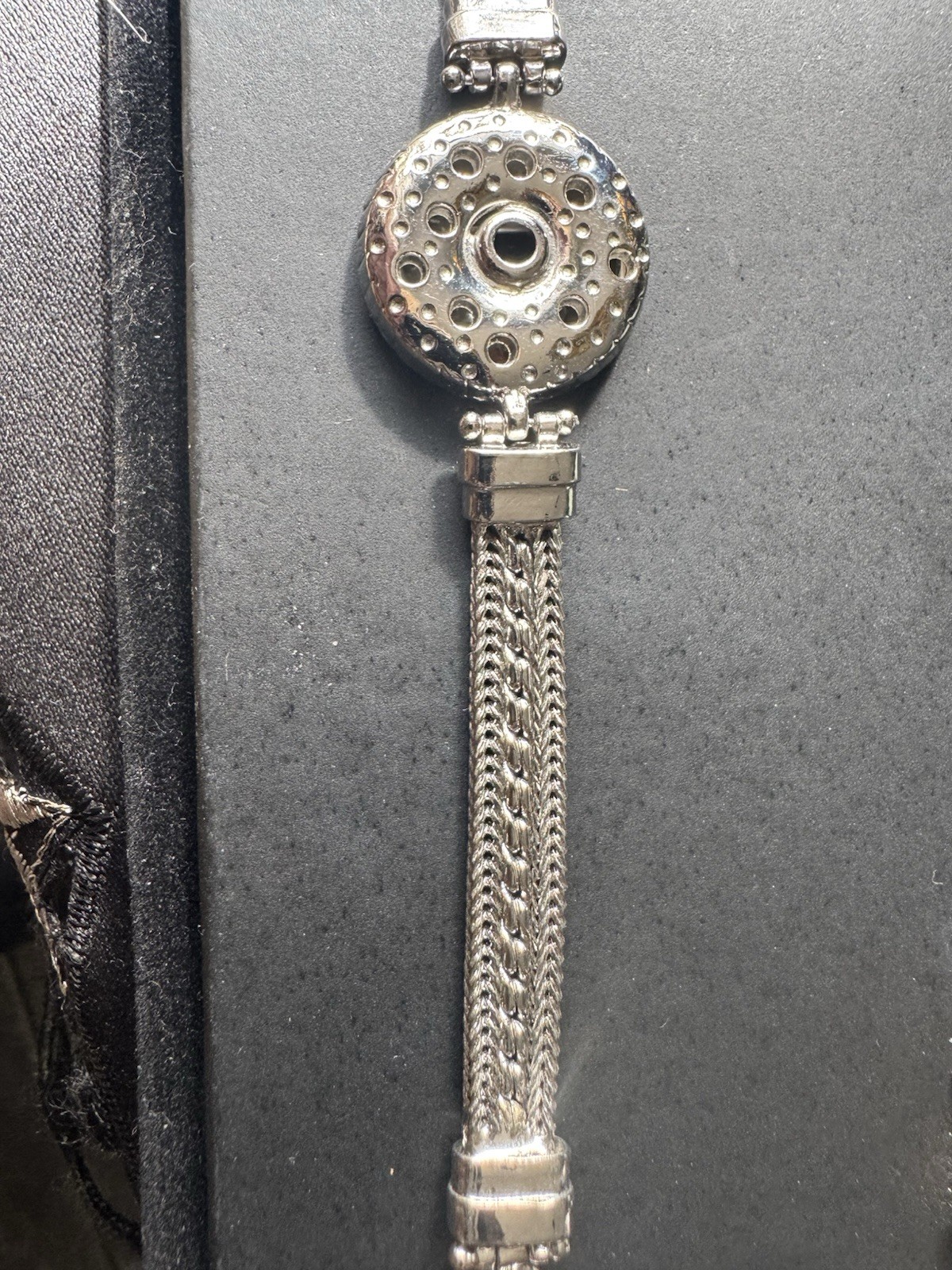 Ginger Snap 7″-9″ Adjustable Charm Bracelet Silvertone Slightly Used