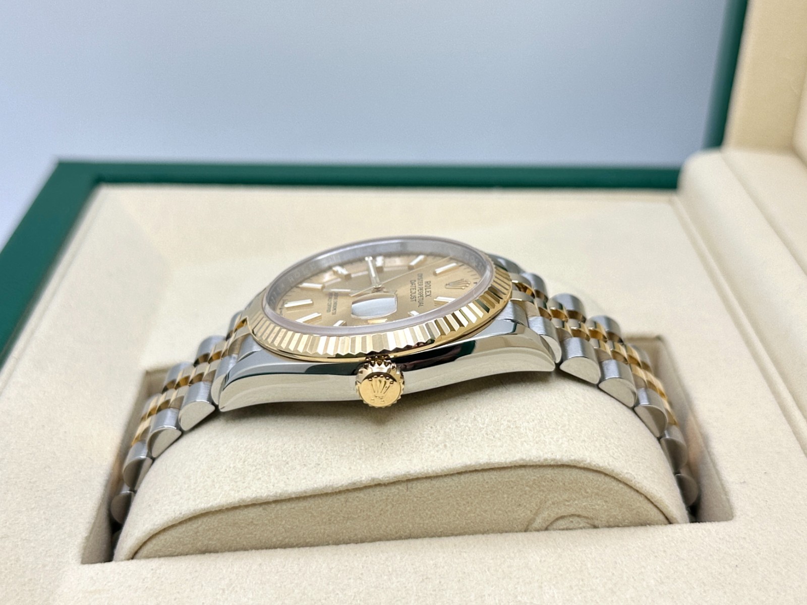 2025 Rolex Datejust 126233 36mm Champagne Dial 18K Gold Steel Box Paper Jubilee