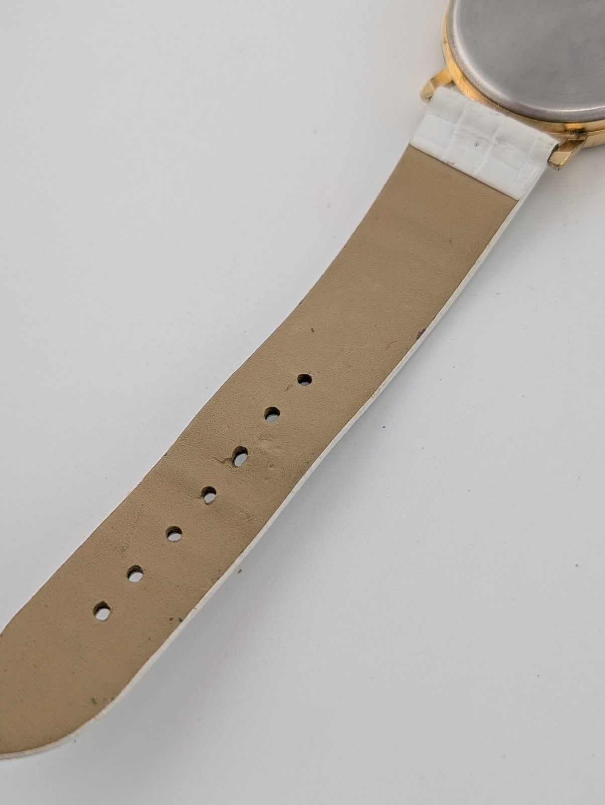 World Map Women’s Quartz Watch 38mm Gold Case White Band- New Battery