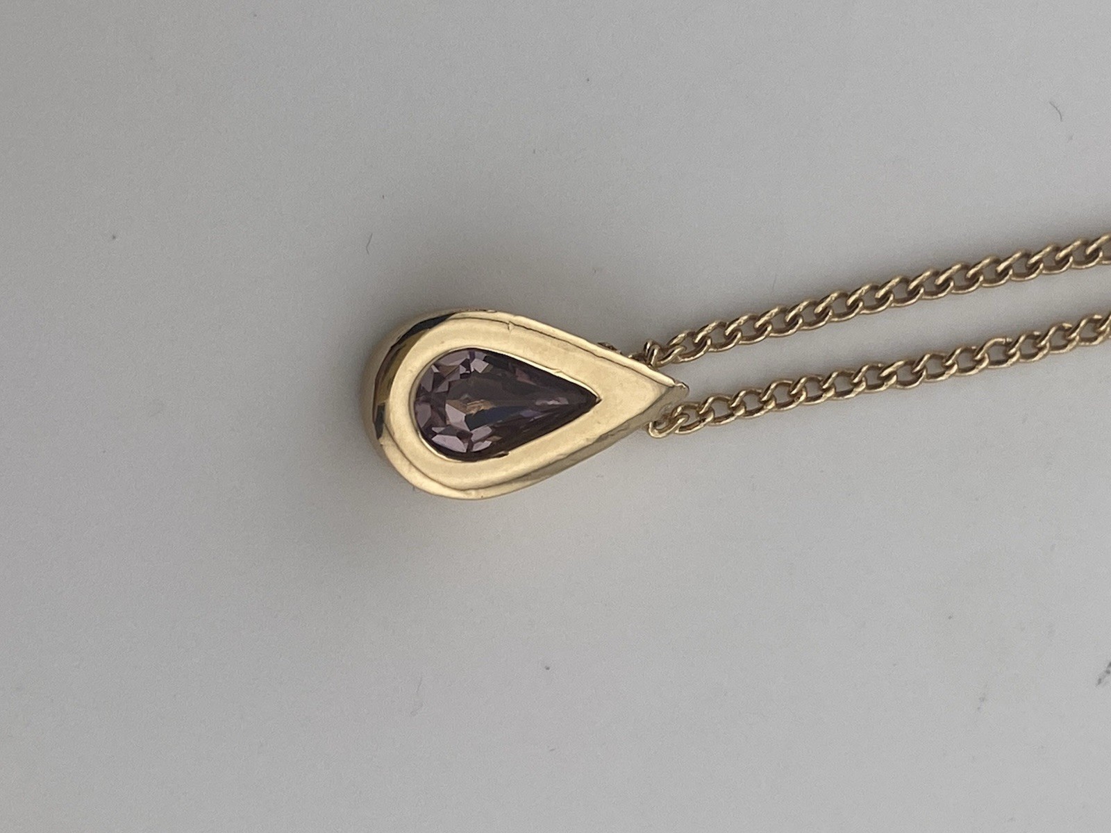 Vtg Avon Faux Amethyst Teardrop Goldtone Necklace & Pierced Earrings