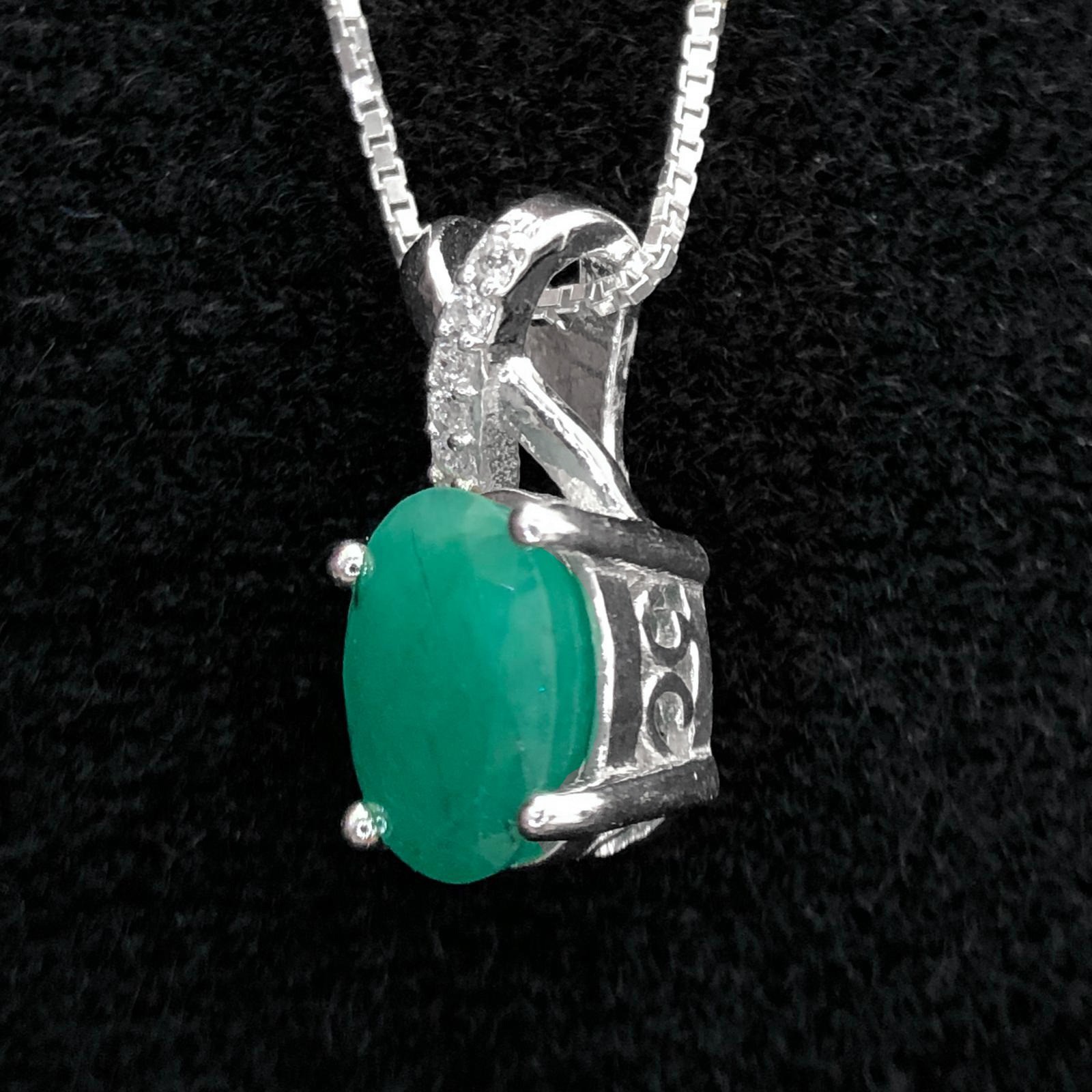 Natural Emerald Gemstone 925 Sterling Silver Pendant Oval Top Rich Green