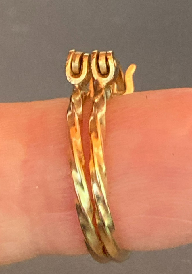 14k Yellow Gold Twisted 5/8 Inch Hoop Latch Back Earrings 1.5 grams