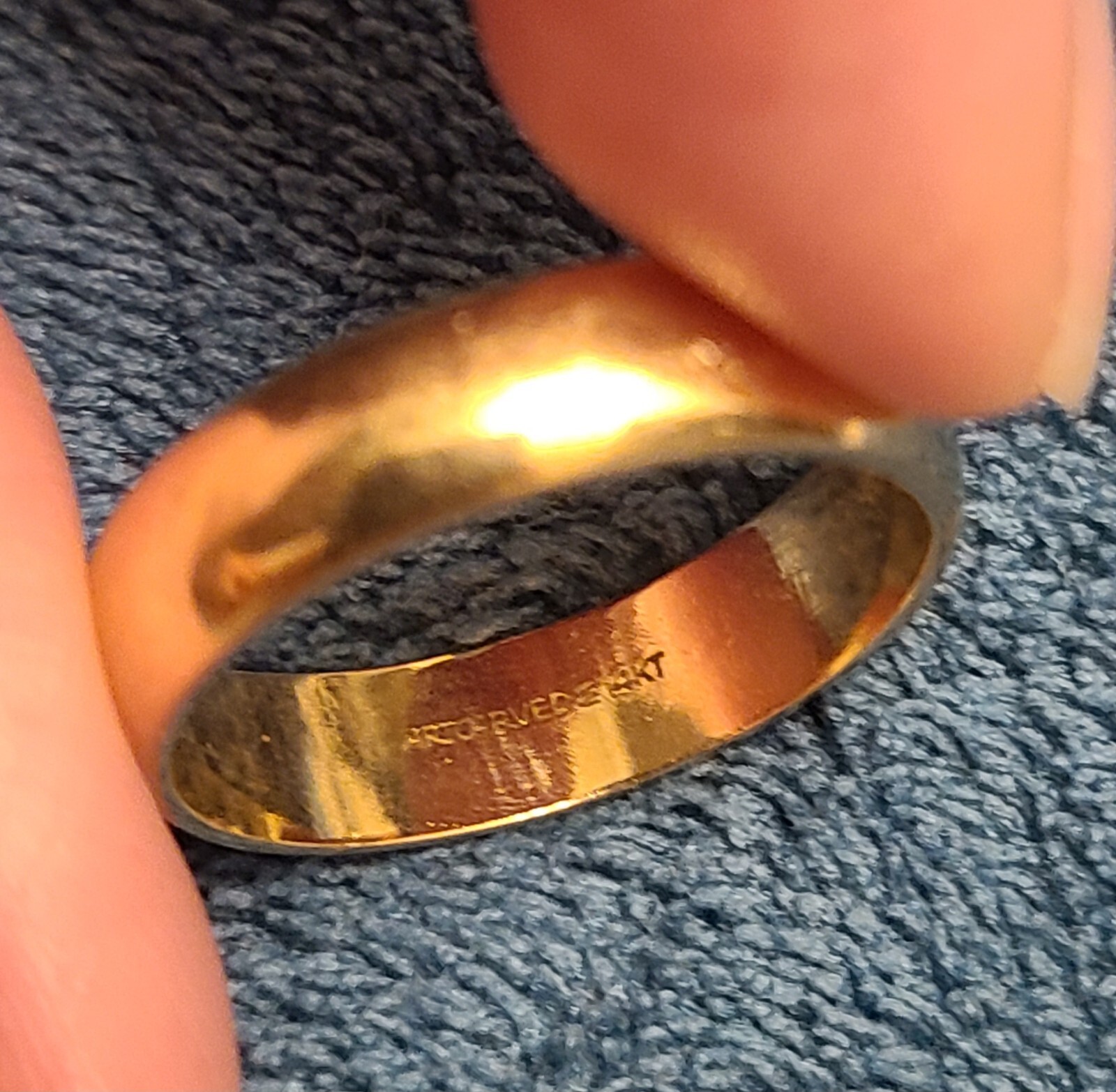 14k Yellow Gold Artcarved Brand Ring Size 7 with a 5mm Width
