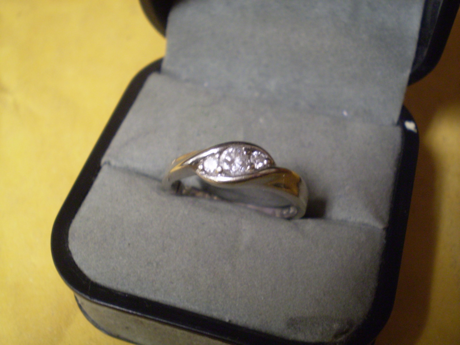 14K White Gold Ladies 3 Diamond Cluster Ring 3.2 Grams