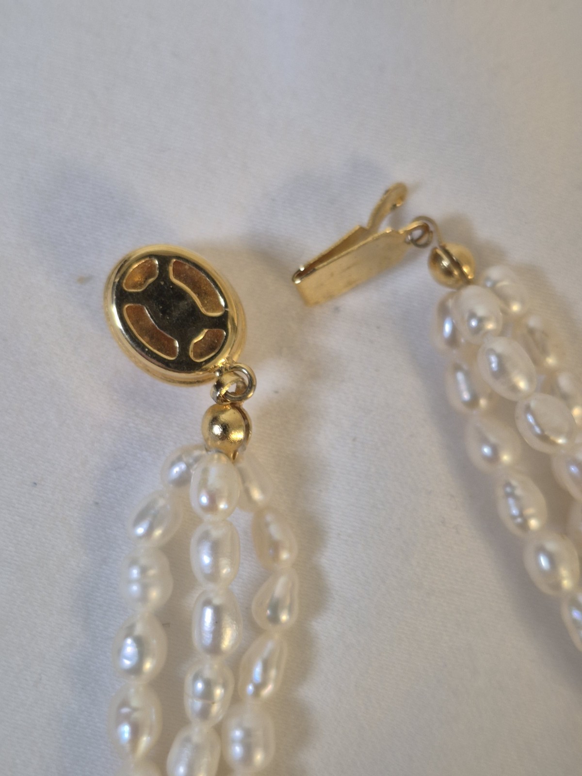 Rice Pearl 3 Strand Necklace 22” Coral Green Goldtone Push Lock Clasp Vintage