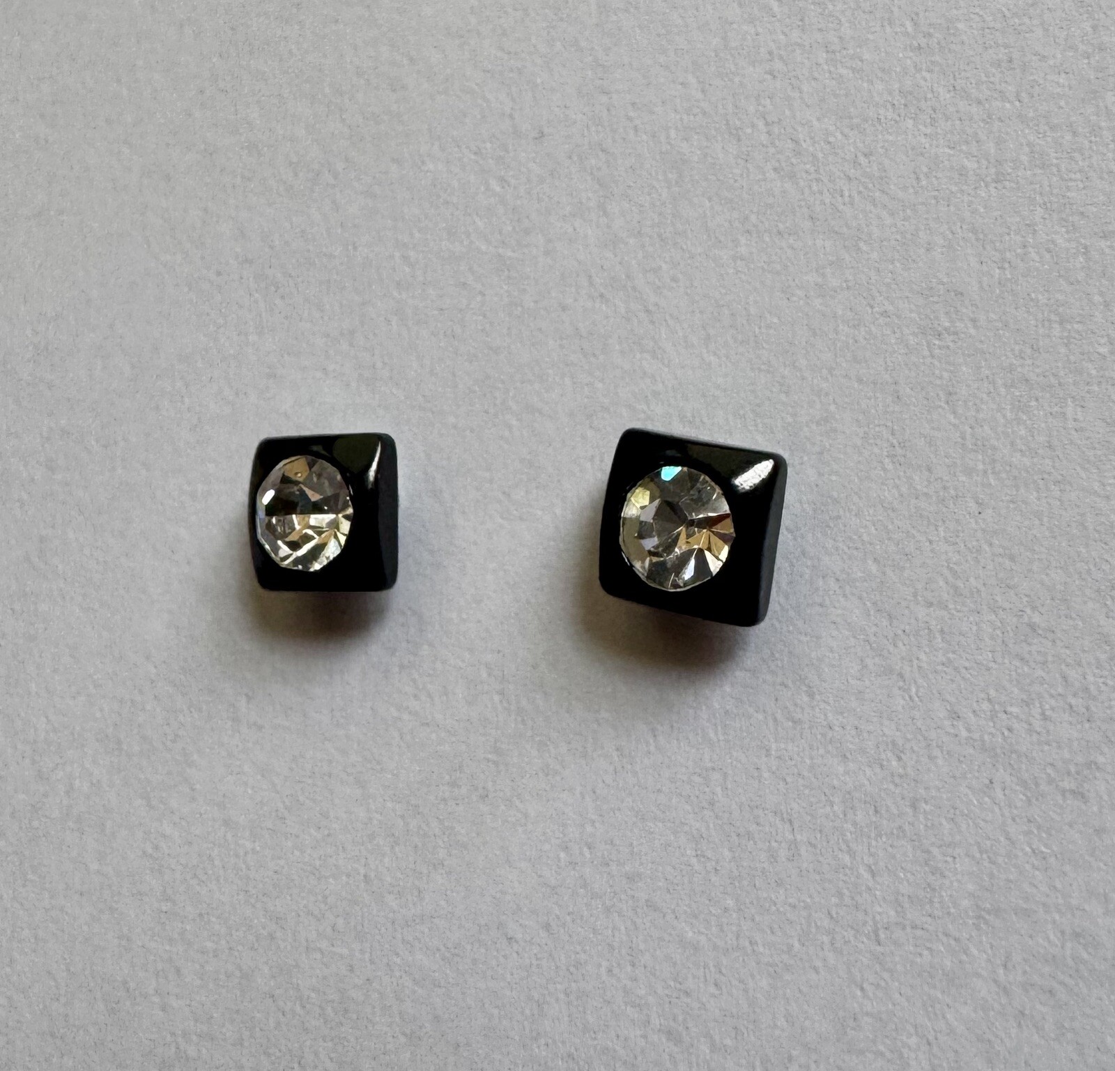 Magnetic Earring 2 Pairs (Black and White)