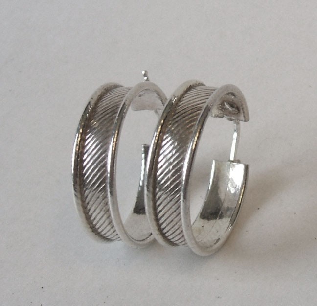 Sterling Silver Hoop Pierced Earrings Diagonal Pattern Latch Back 925 Italy 6.5g