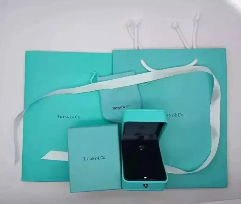TIFFANY & CO. BLUE LEATHER PRESENTATION NECKLACE GIFT BOX, FULL SET