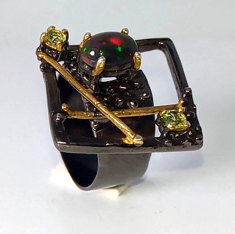🔥🔥🔥Imposing TOP BLACK OPAL & CHRYSOLITE Ring in Silver & Gold, Size 17, 25