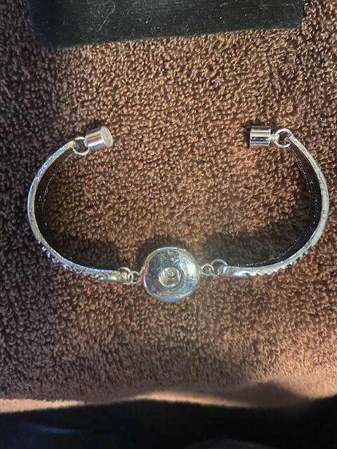 Souarts Ginger Snaps Style Magnetic Bracelet 12 Snaps included