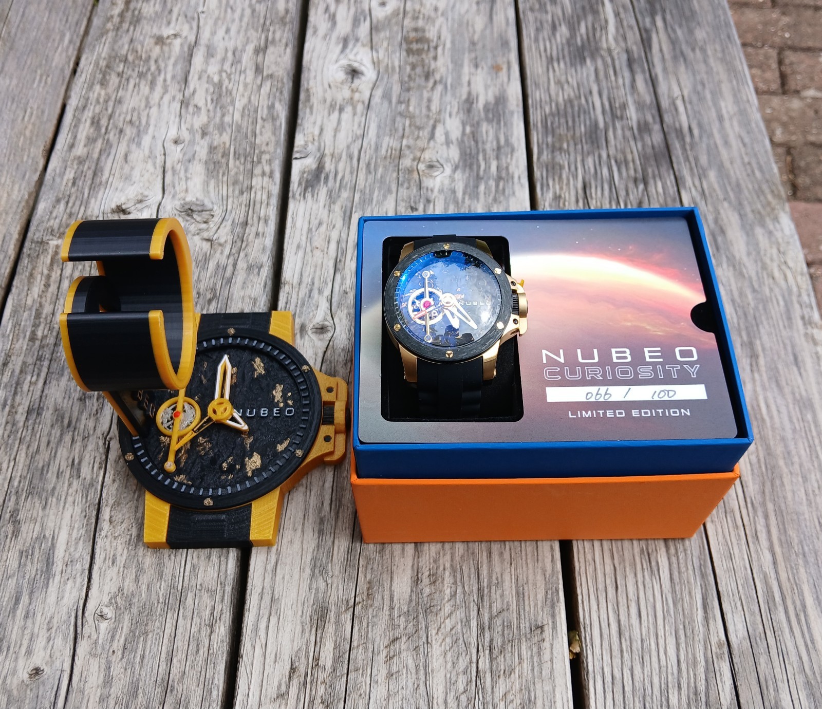 Nubeo Curiosity Evolution Automatic NB-6066-02 With One Off Stand