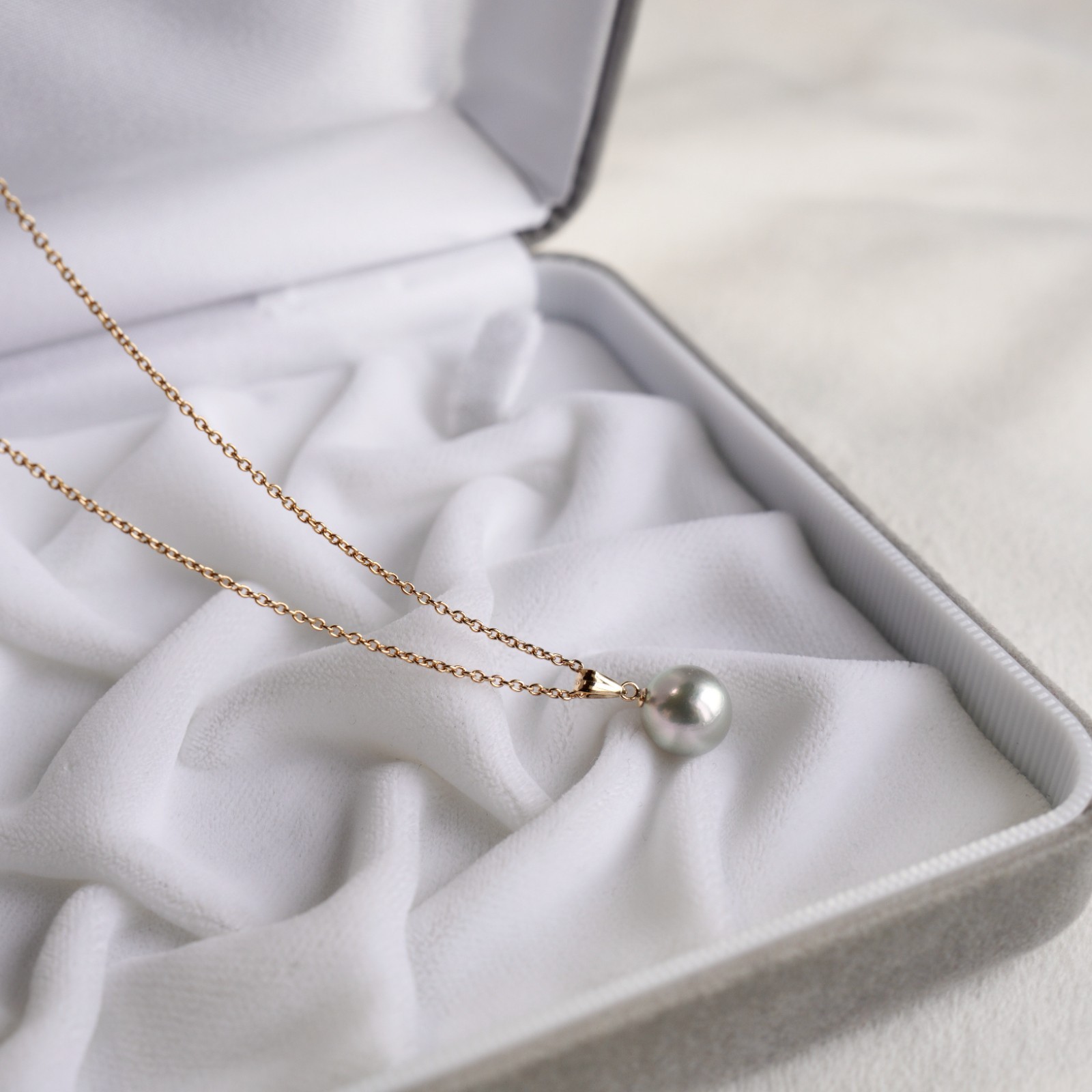 High Luster 8.7mm Round Silver-Rose Japanese Akoya Pearl Pendant 18K Yellow Gold