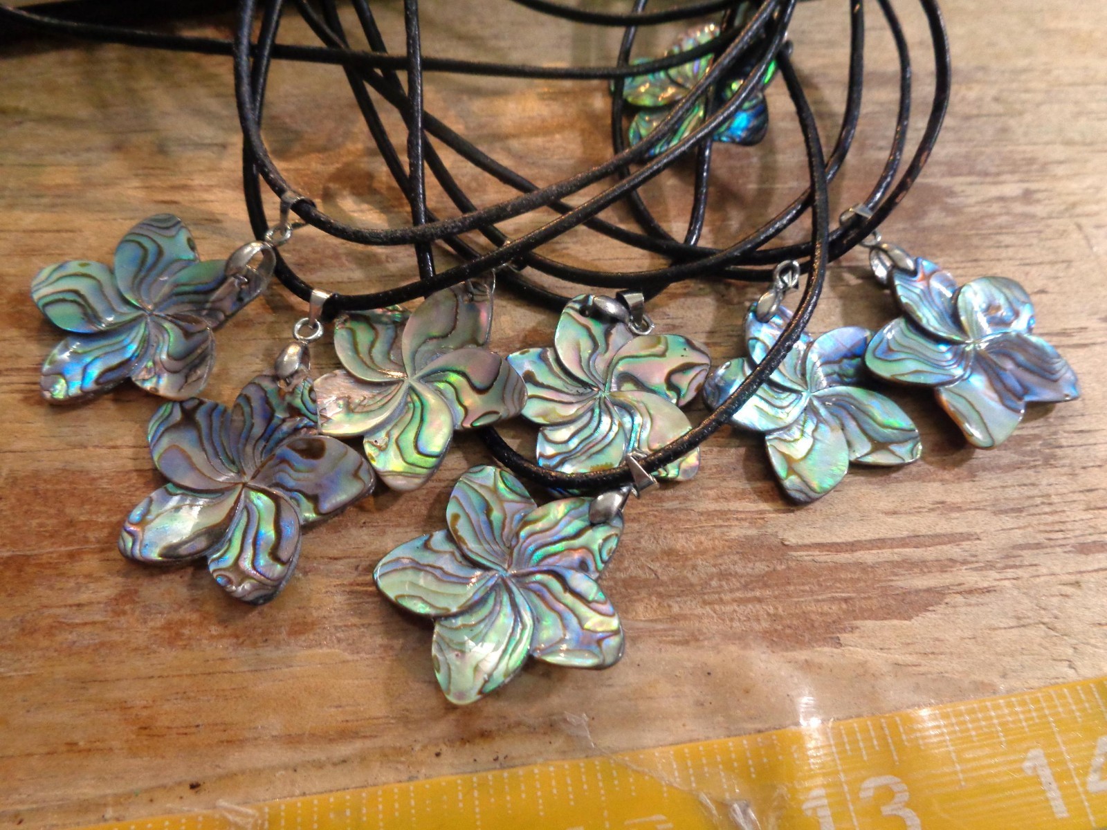 30MM CARVED PAUA ABALONE SHELL HAWAIIAN PLUMERIA PENDANT LEATHER NECKLACE 18″ #1