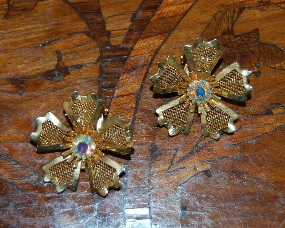 ELEGANT VTG COUTURE GOLDEN MESH FLOWER RAINBOW RHINESTONE STATEMENT CLIP EARRING