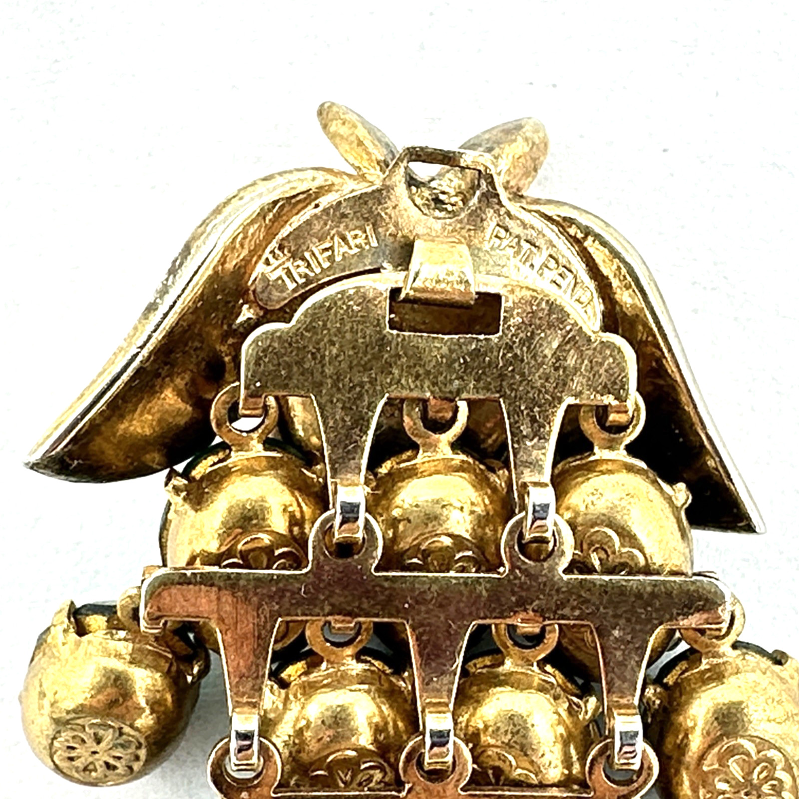 CROWN TRIFARI waterfall pendant – vintage Alfred Philippe green rhinestone grape