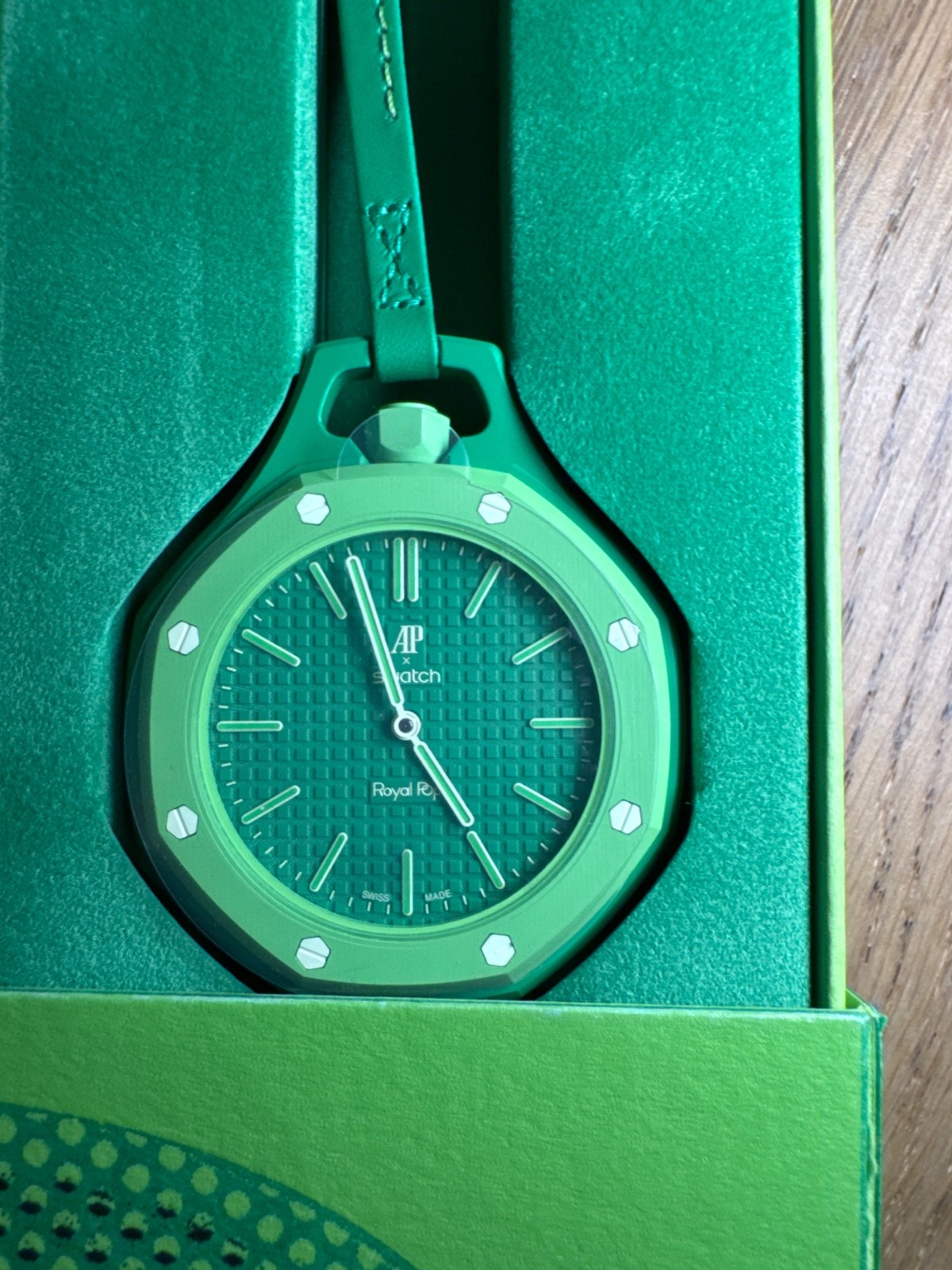 Swatch X “AP” Royal Pop Green Eight Quartz 42mm Green Rubber Strap 30m w/ Box