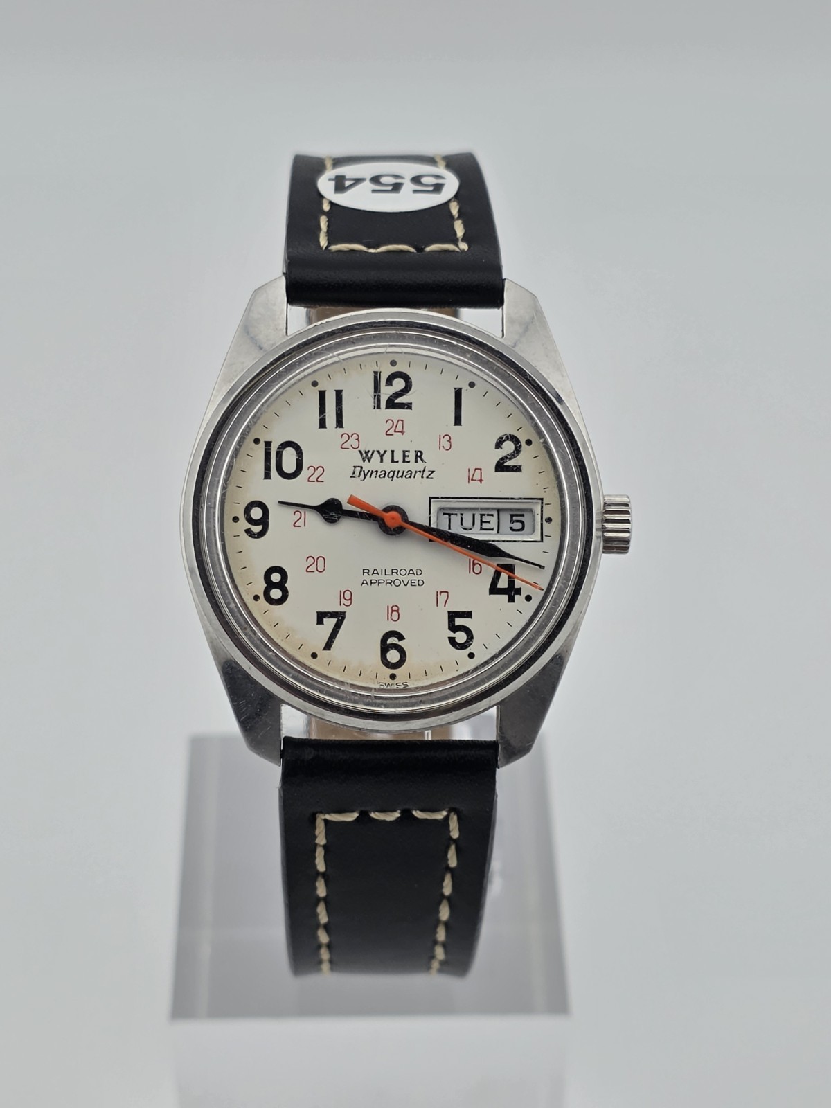 Vintage Wyler Dynaquartz Railroad Approved Swiss Quartz Day Date Watch. Works.