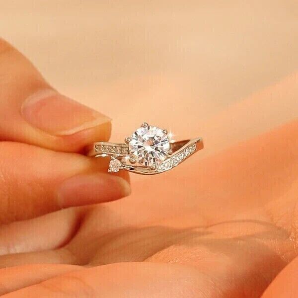 Gorgeous Round Cut Simulated Diamond Women’s Promise Ring 14K White Gold Plated