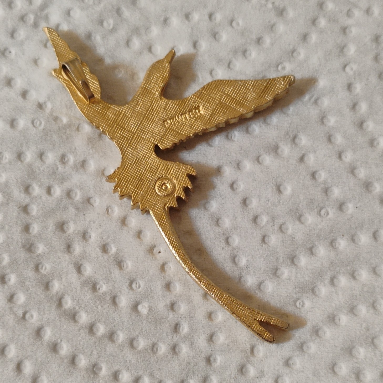 Gold Tone Textured Flying Bird Brooch Pin Metal Birds Theme No Stone