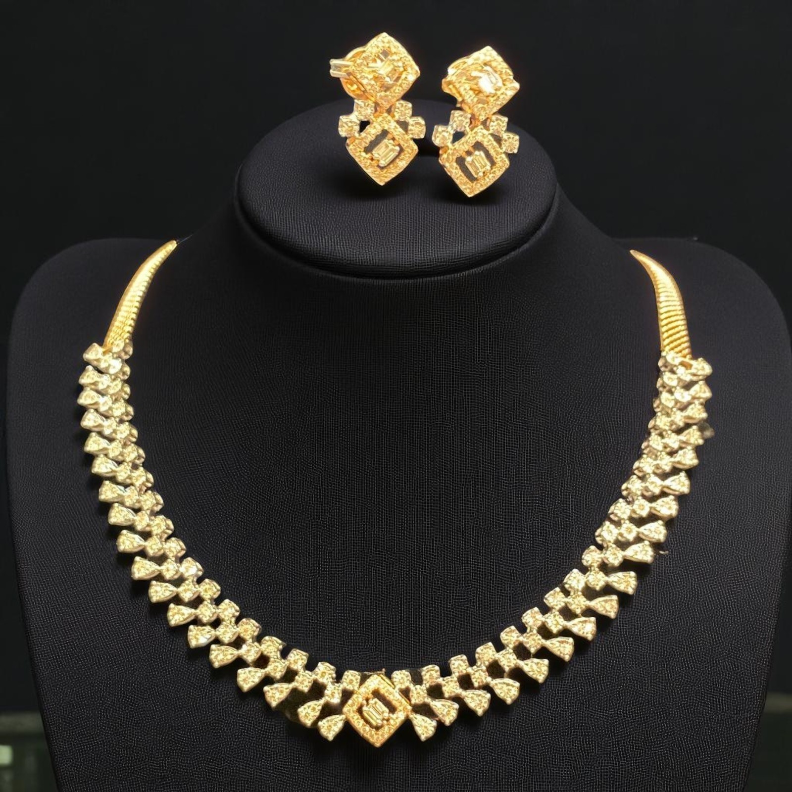Classy 2.88 Cts Round Baguette Shape Natural Diamonds Necklace Earrings 14K Gold