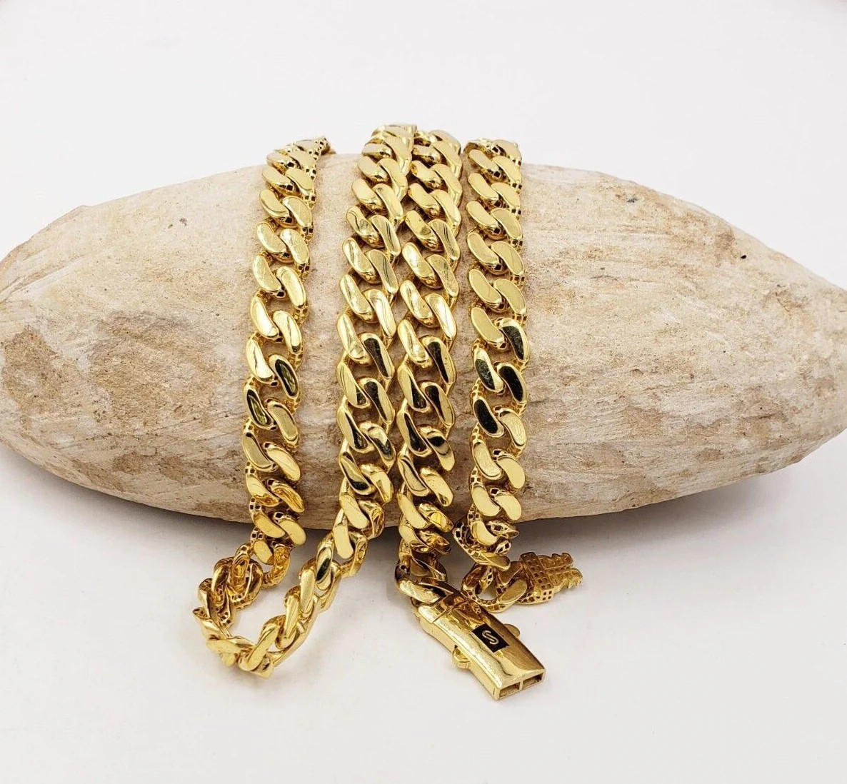 10KT Yellow Gold Curb Hollow textured Chain 20.5 inches x (W) 6.88mm Box Clasp