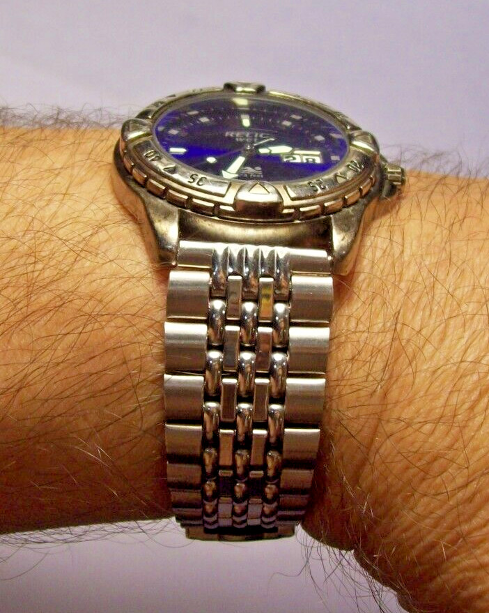 Relic Wet Deep Blue Mens Swiss Watch Easy To Read Date WR 165′ Looks Runs Great