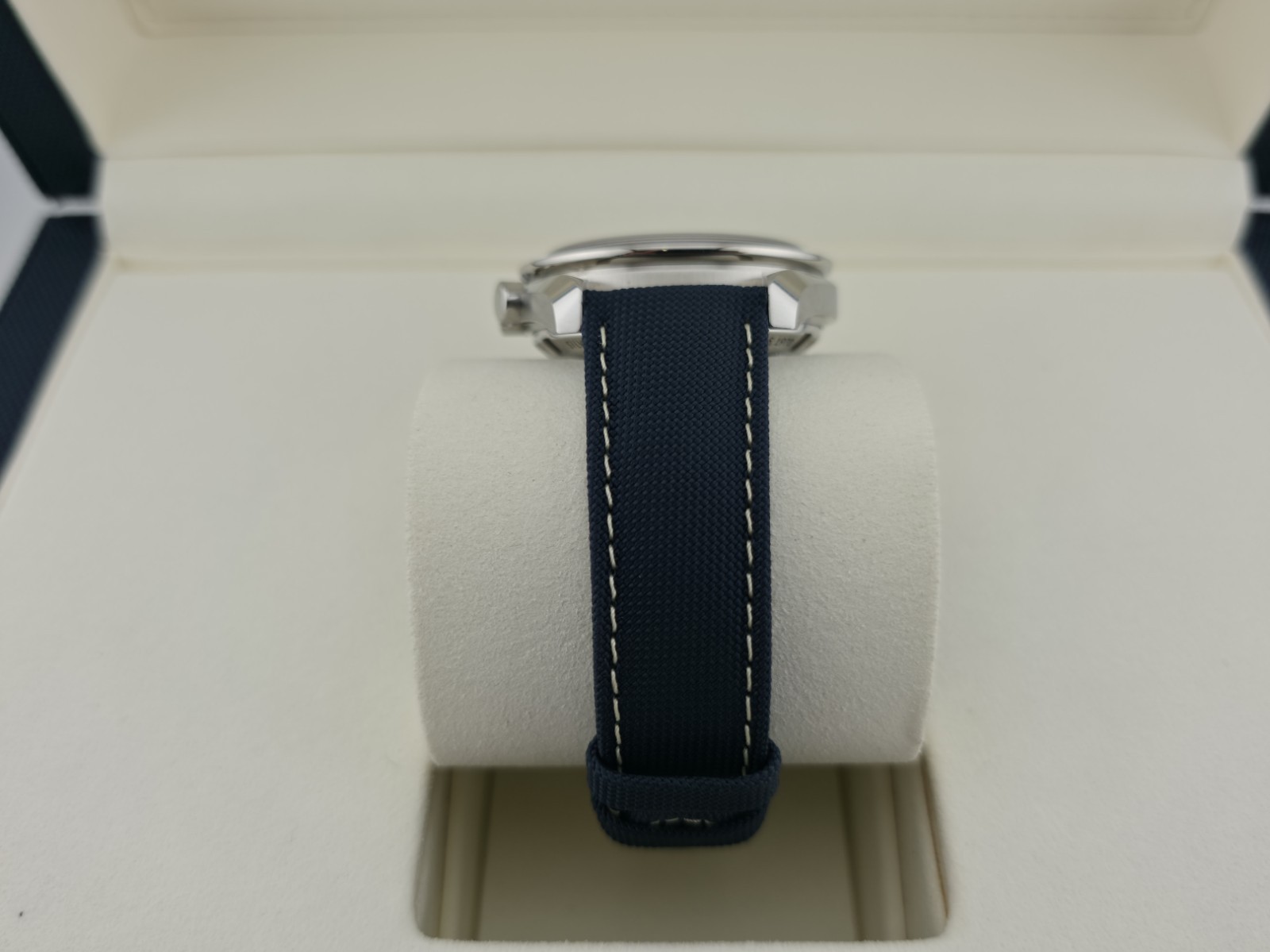 OMEGA Speedmaster Professional Snoopy 310.32.42.50.02.001 Full Set New – 50th