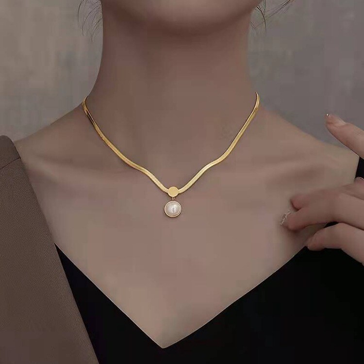 Woman 18k Gold Plated Stainless Steel Round Pearl Charm Flat Snake Chain