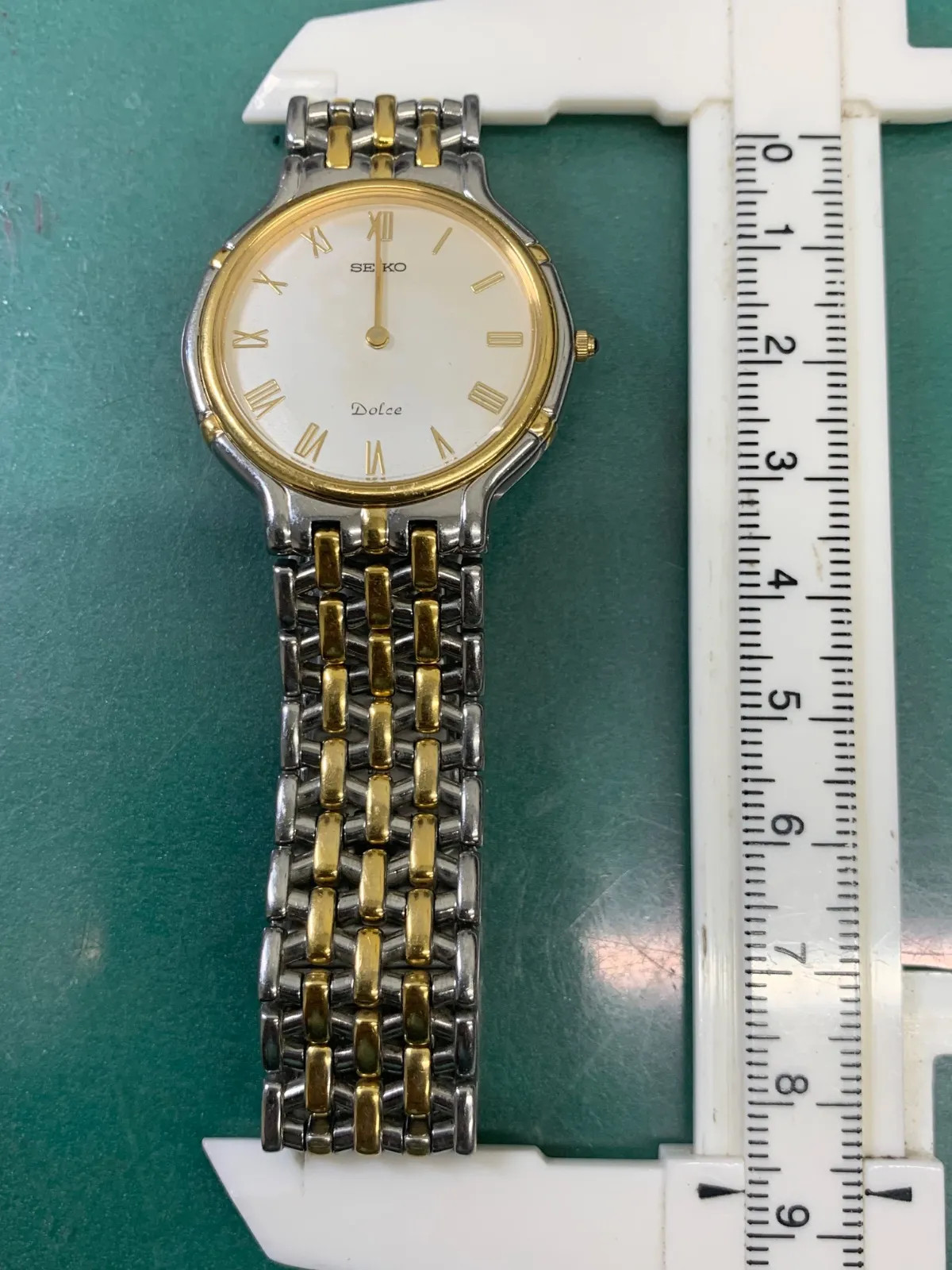 Seiko 5E30-6A00, crown broken.