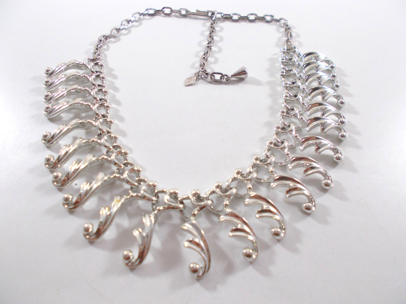 VTG 1960’s Sarah Coventry Fancy Free Silver Tone Fringe Choker Necklace