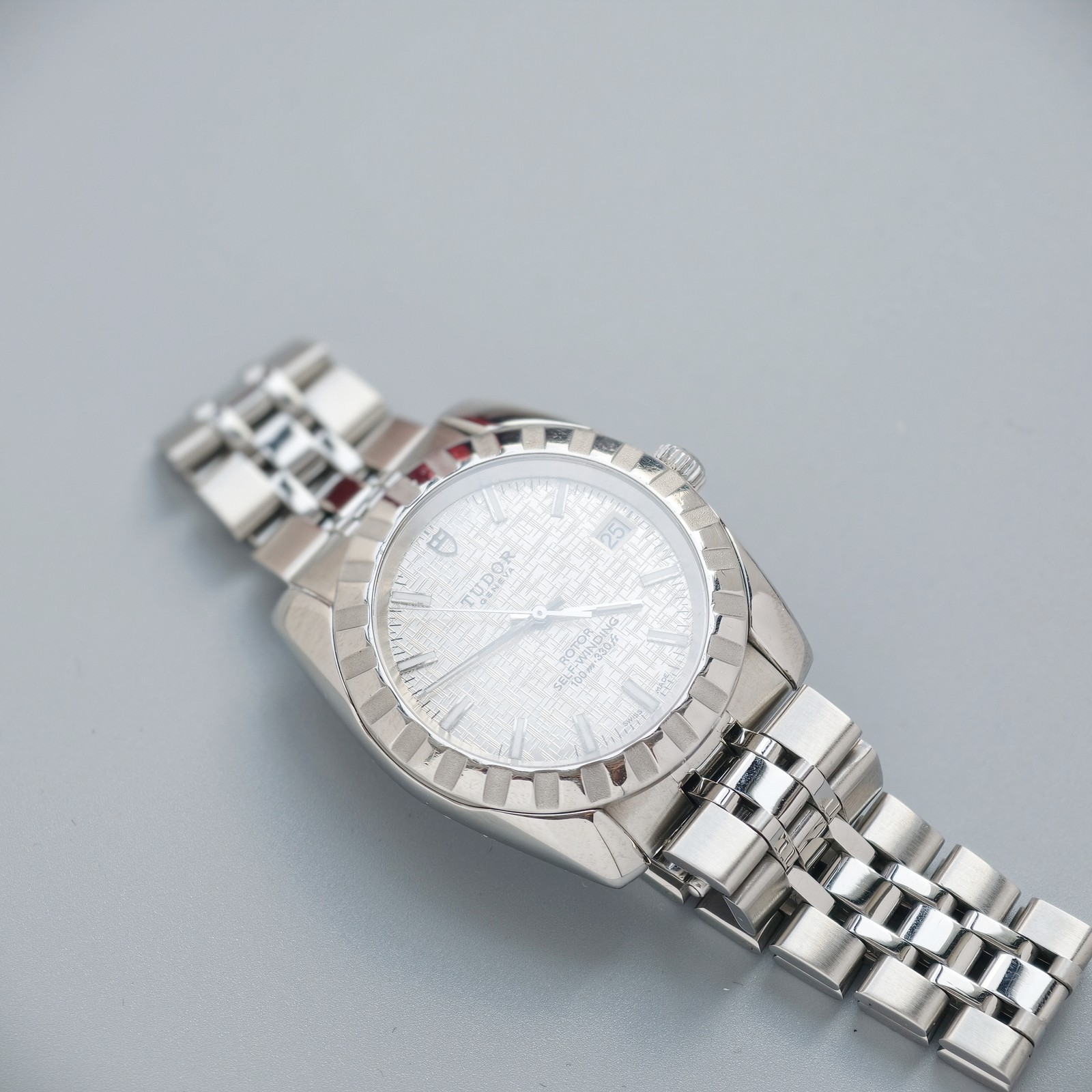 Tudor Sliver Linen Dial Classic M21010-0014 Men’s Watch Automatic 38mm Date
