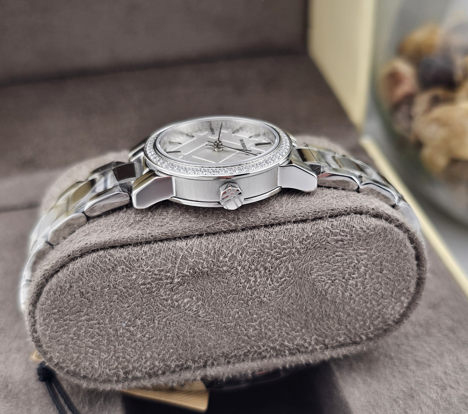 BURBERRY WOMENS WATCH SILVER DIAL WITH STAINLESS STEEL STRAP BU9220 AUTHENTIC