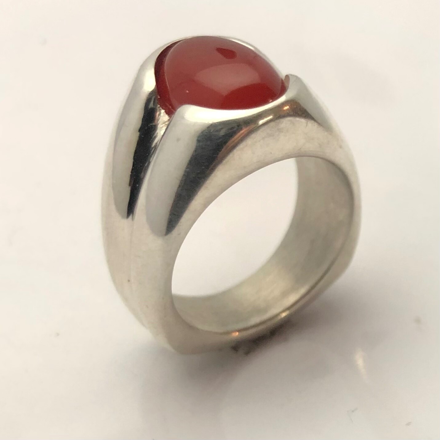 MJG STERLING SILVER MEN’S RING. 14 x 10mm OVAL NATURAL CARNELIAN CAB. SZ 10.