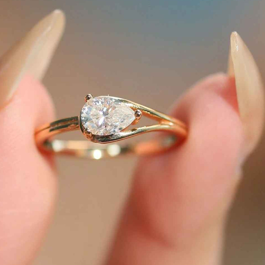 1 Carat Pear Cut Moissanite Rings for Women 18k Gold Plated Waterdrop Shape Ring