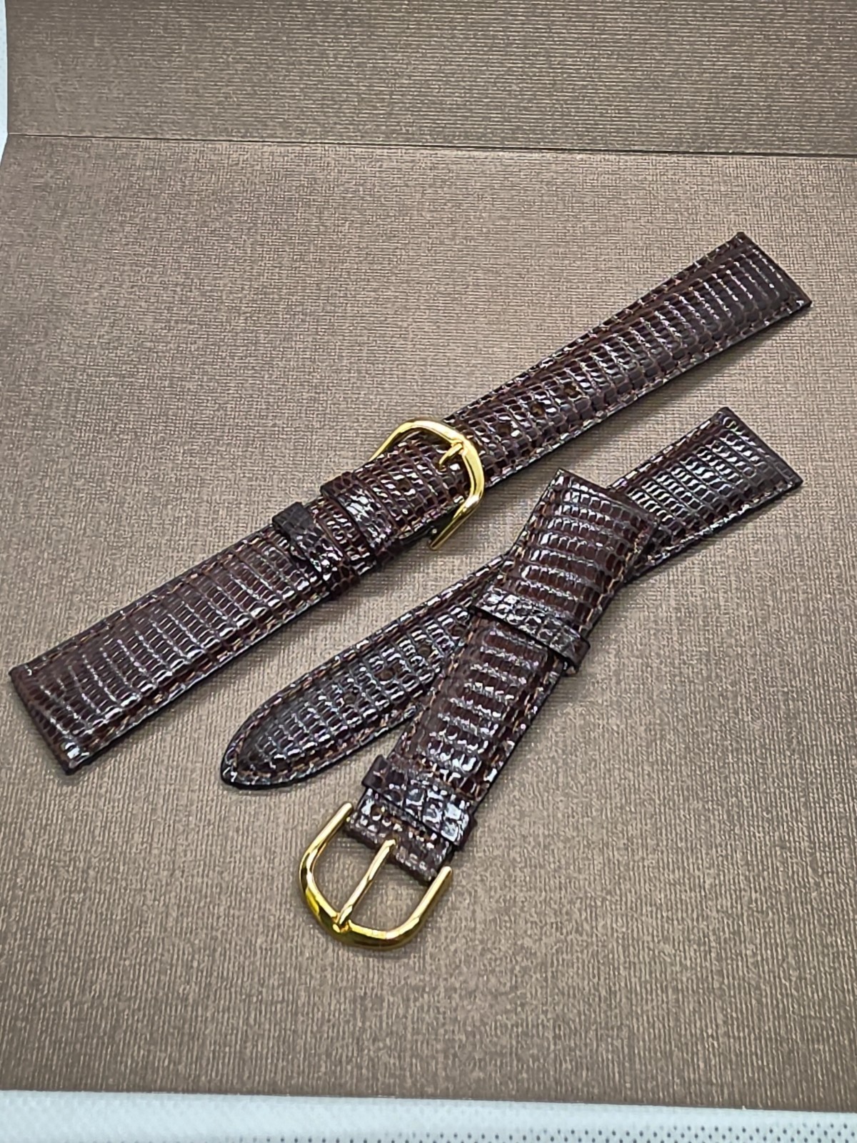 Lot Of 2 Vintage NOS 20R Dark Brown Padded & Stitched Genuine Lizard Watch Bands