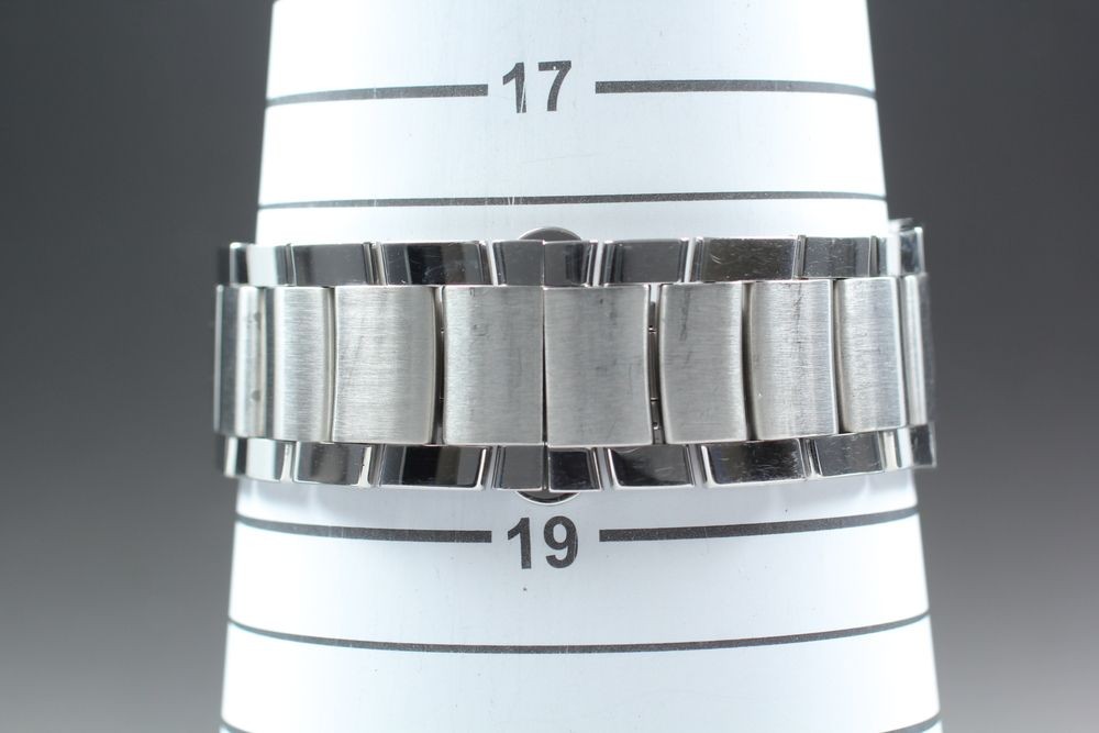 Working Item GUCCI 8500M Black Silver Date Bracelet Quartz Men’s Watch 17700