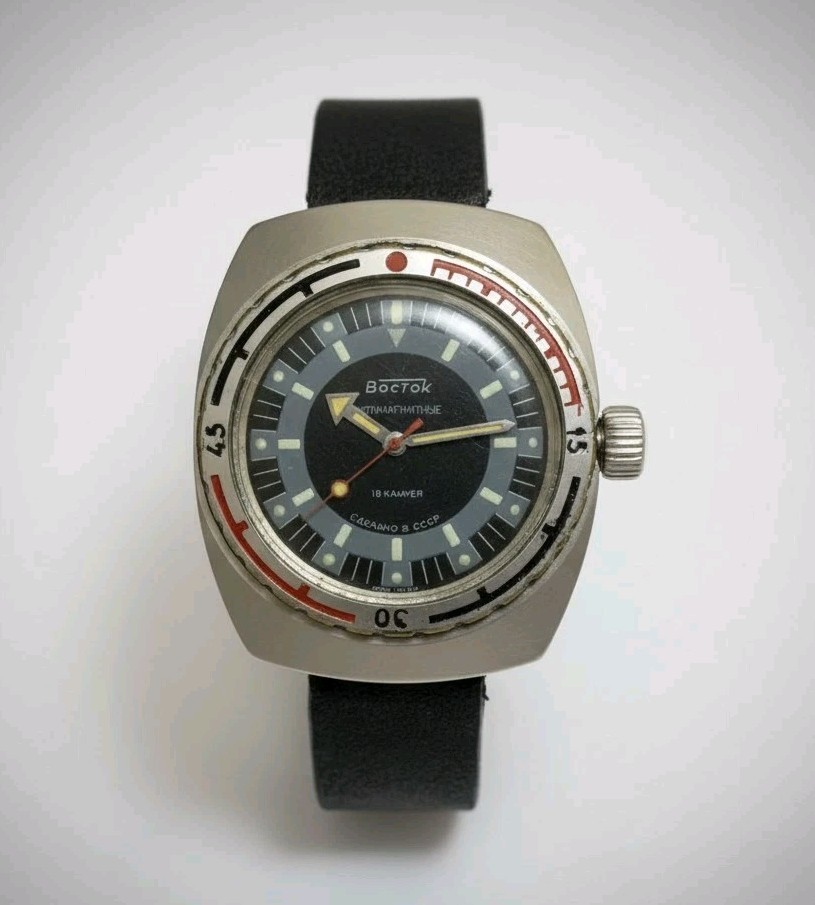 Rare Vintage Men’s Mechanical Diver Watch 18 Jewels Barrel Case USSR