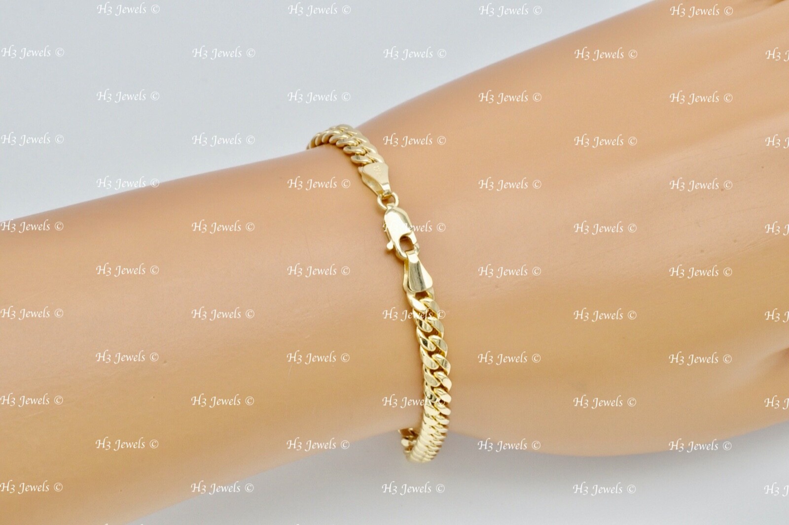 Real 14k Yellow gold Hollow ultralight curb link bracelet 6.50 grams 8 inches