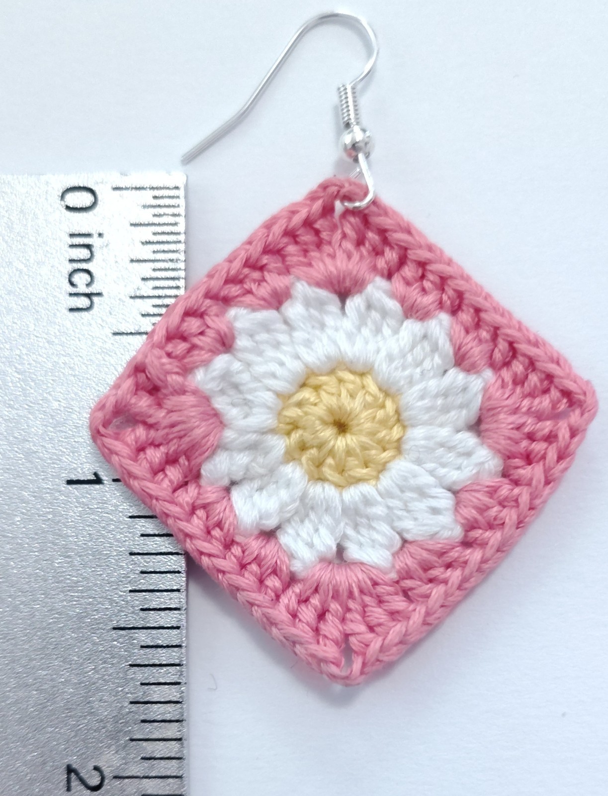 Crochet Daisy Earrings (Dark Pink)