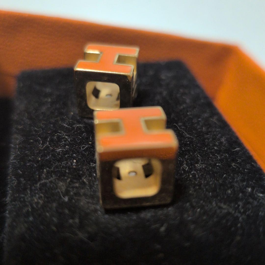 HERMES Cage d’H Cube Earrings Orange Gold Lacquer H Logo Studs Mint w/ Box Auth