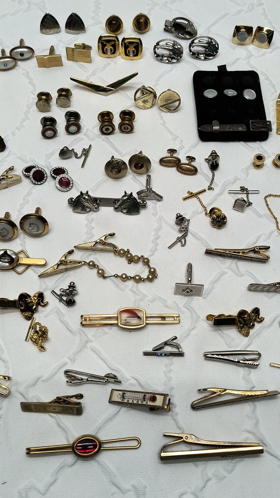 Vintage Tie Tacks Tie Bar Clips Cuff Links Lot Gold & Silver Tone 120 + Pieces