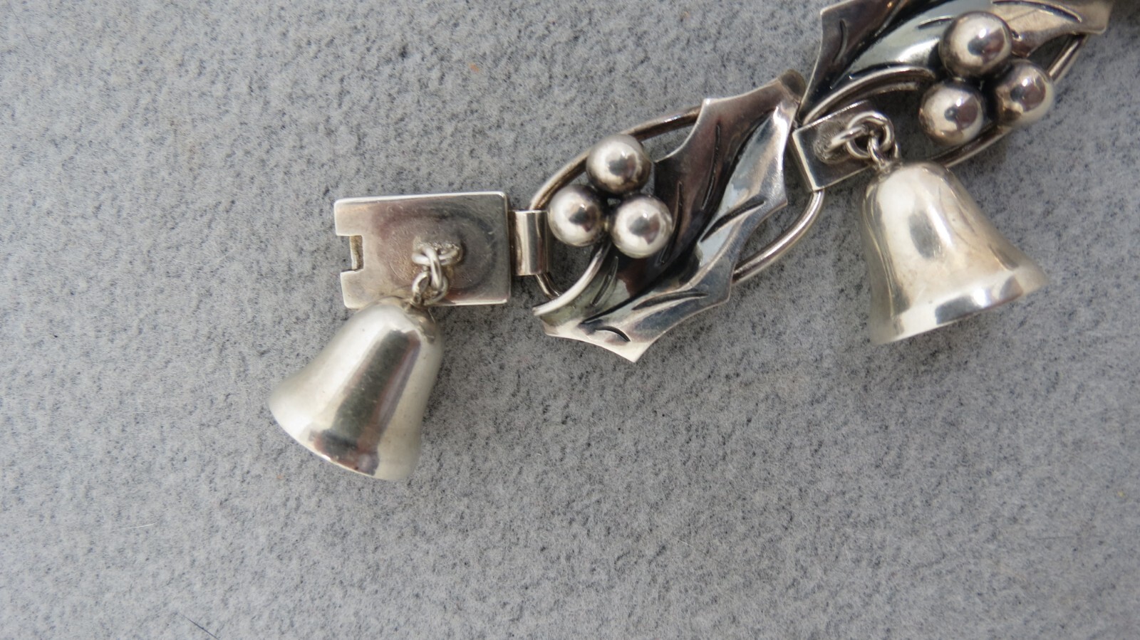Damaso Gallegos Sterling Silver Bracelet Jingle Bells Holly 45 Grams 7″ Taxco