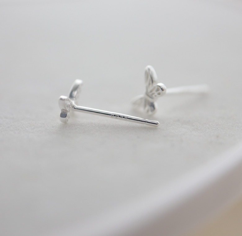 Lovely Tiny Minimalist Butterfly 925 Sterling Silver Post Stud Earrings Gift PE1