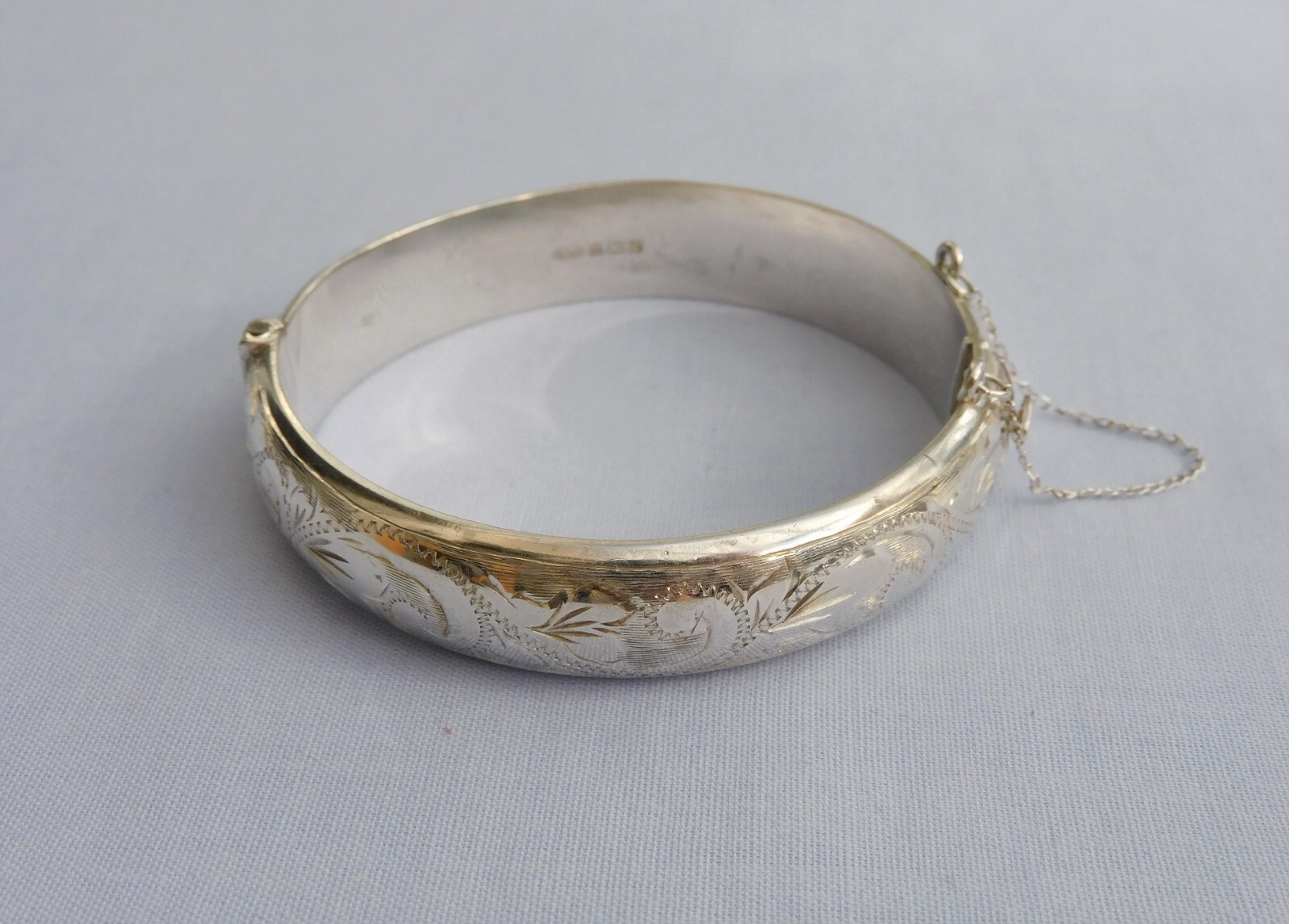 CPS BIRMINGHAM 1966 HALF ENGRAVED SOLID STERLING SILVER HINGED FLORAL BANGLE